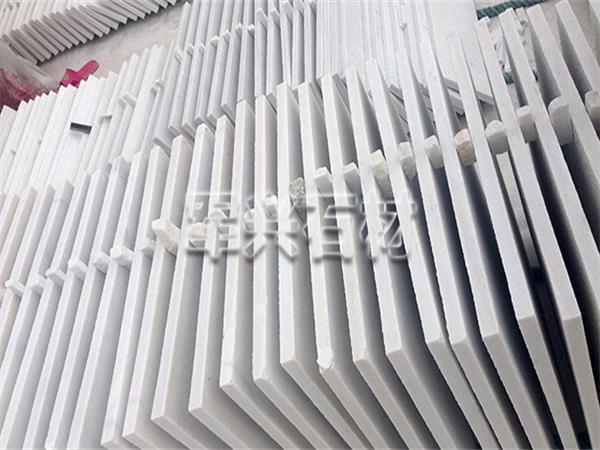 雪花白石材有哪些點(diǎn)值得關(guān)注